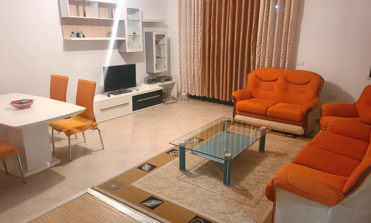 Appartamento in vendita a Tirana 2+1, Arredato