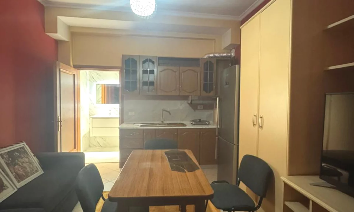 Shtepi me qera Apartament ne Tirane, 1+1, Mobilimi E mobiluar, Pagesa 350  Euro.
