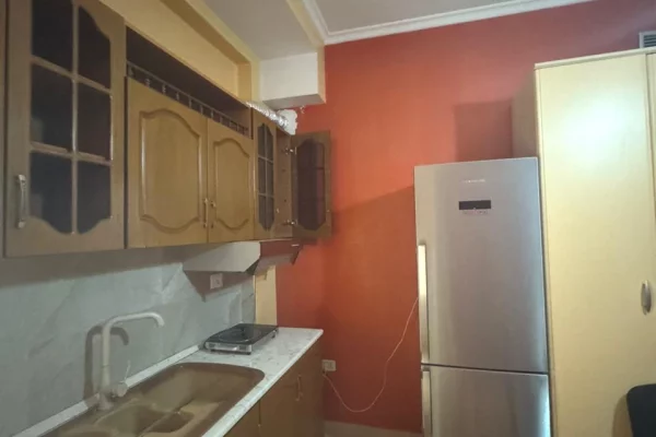 Shtepi me qera Apartament ne Tirane, 1+1, Mobilimi E mobiluar, Pagesa 350  Euro.