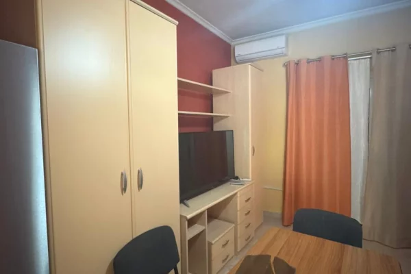 Shtepi me qera Apartament ne Tirane, 1+1, Mobilimi E mobiluar, Pagesa 350  Euro.