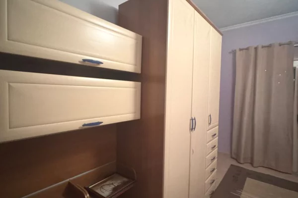 Shtepi me qera Apartament ne Tirane, 1+1, Mobilimi E mobiluar, Pagesa 350  Euro.