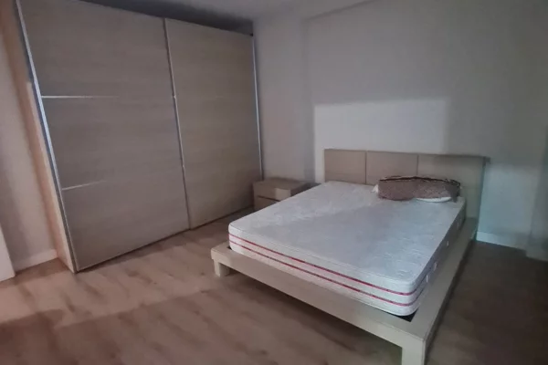 Shtepi me qera Apartament ne Tirane, 2+1, Mobilimi E mobiluar, Pagesa 800  Euro.