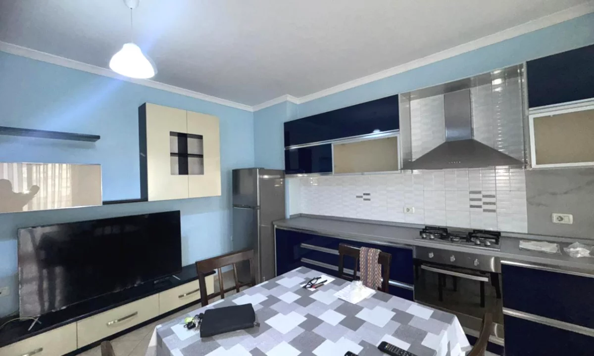 Shtepi me qera Apartament ne Tirane, 2+1, Mobilimi E mobiluar, Pagesa 500  Euro.