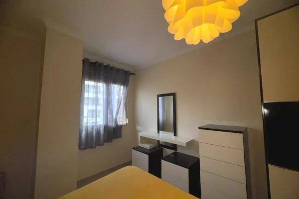 Shtepi me qera Apartament ne Tirane, 2+1, Mobilimi E mobiluar, Pagesa 500  Euro.