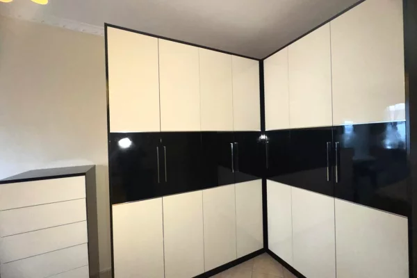 Shtepi me qera Apartament ne Tirane, 2+1, Mobilimi E mobiluar, Pagesa 500  Euro.