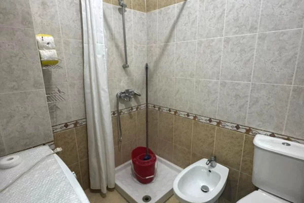 Shtepi me qera Apartament ne Tirane, 2+1, Mobilimi E mobiluar, Pagesa 500  Euro.