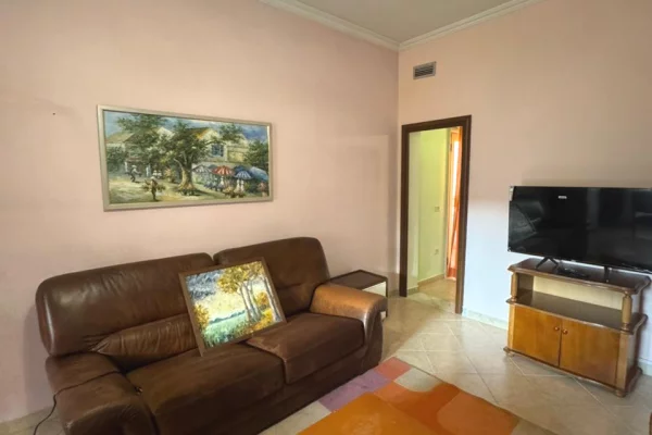 Shtepi me qera Apartament ne Tirane, 1+1, Mobilimi E mobiluar, Pagesa 400  Euro.