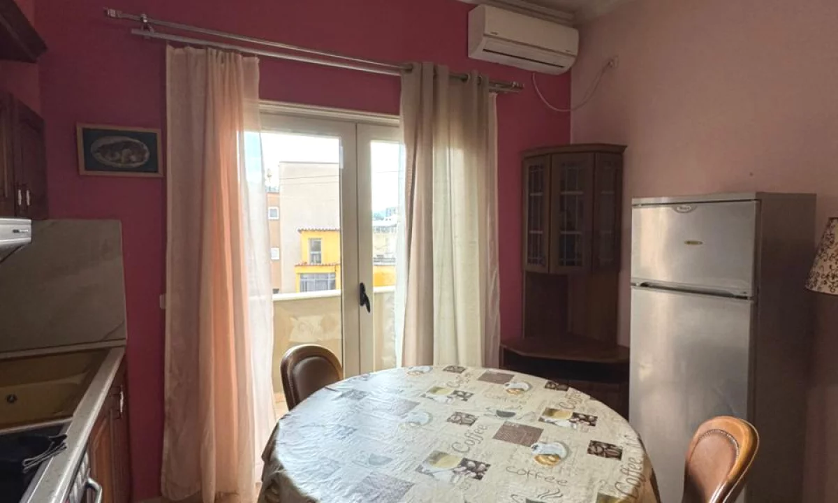 Shtepi me qera Apartament ne Tirane, 1+1, Mobilimi E mobiluar, Pagesa 400  Euro.