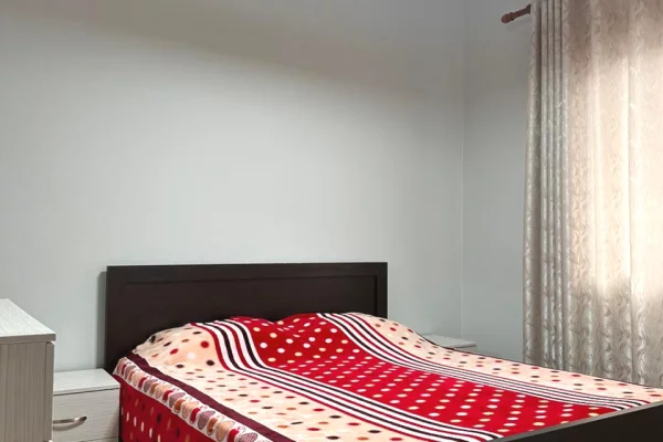 Shtepi me qera Apartament ne Tirane, 1+1, Mobilimi E mobiluar, Pagesa 400  Euro.