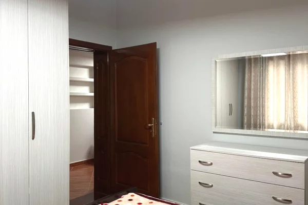 Shtepi me qera Apartament ne Tirane, 1+1, Mobilimi E mobiluar, Pagesa 400  Euro.