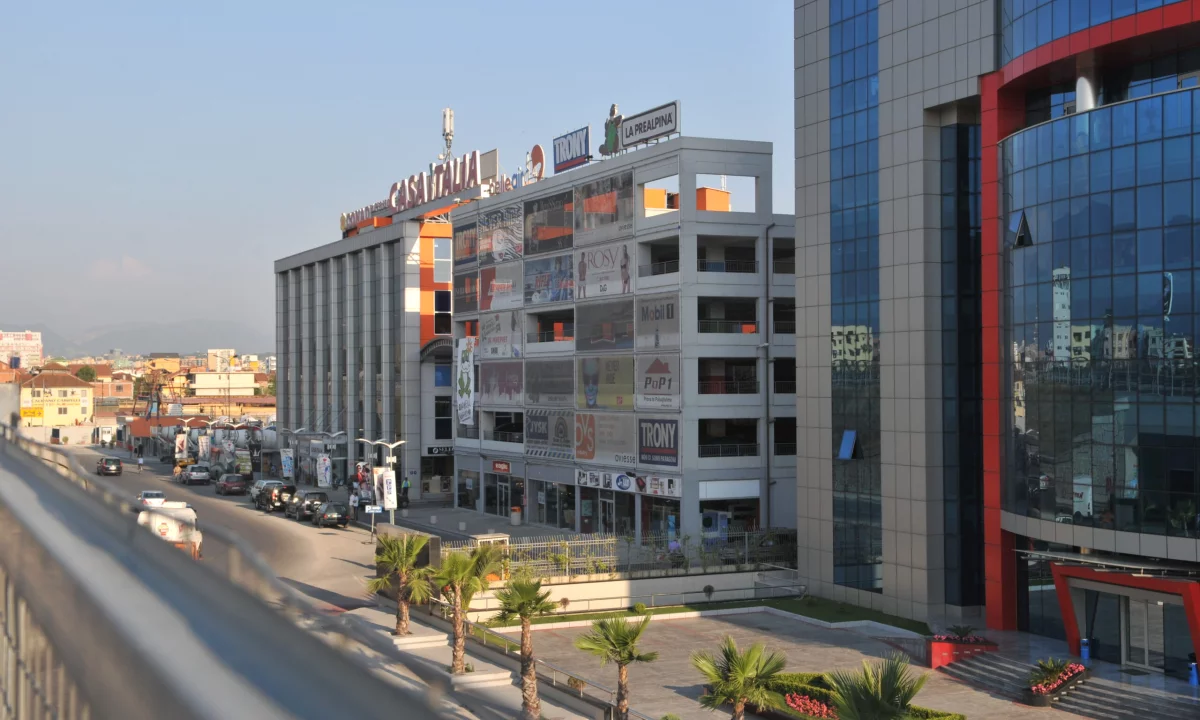 Shtepi ne shitje Apartament ne Tirane, 2+1, Mobilimi E mobiluar, Pagesa 132,000  Euro.