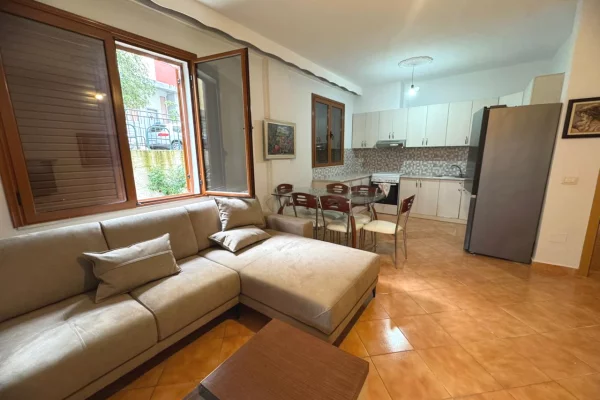 Shtepi me qera Apartament ne Tirane, 2+1, Mobilimi E mobiluar, Pagesa 500  Euro.