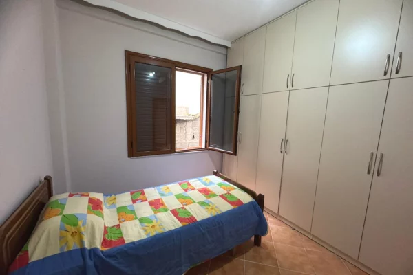 Shtepi me qera Apartament ne Tirane, 2+1, Mobilimi E mobiluar, Pagesa 500  Euro.