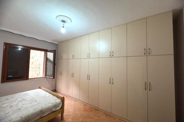 Shtepi me qera Apartament ne Tirane, 2+1, Mobilimi E mobiluar, Pagesa 500  Euro.