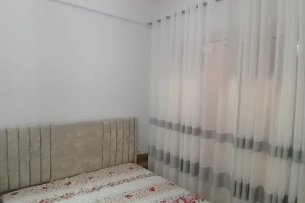 Shtepi me qera Apartament ne Tirane, 1+1, Mobilimi E mobiluar, Pagesa 400  Euro.