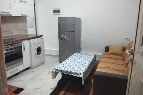Shtepi me qera Apartament ne Tirane, Garsoniere, Mobilimi E mobiluar, Pagesa 350  Euro.
