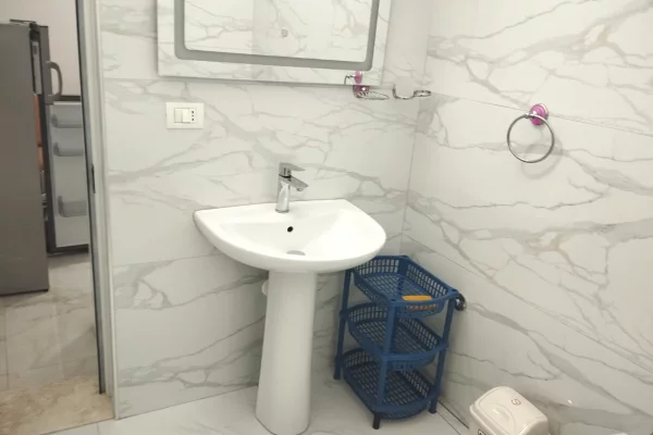 Shtepi me qera Apartament ne Tirane, Garsoniere, Mobilimi E mobiluar, Pagesa 350  Euro.