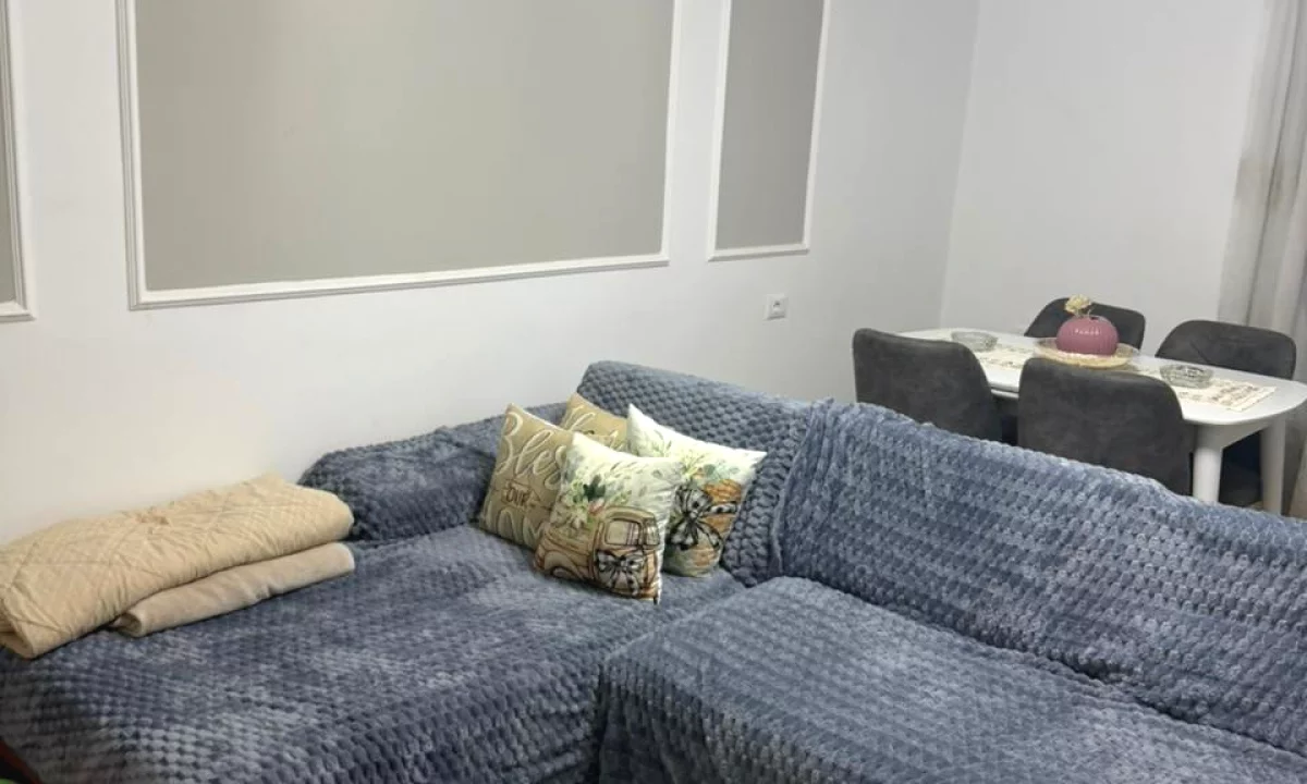 Shtepi ne shitje Apartament ne Tirane, 1+1, Mobilimi E mobiluar, Pagesa 120,000  Euro.