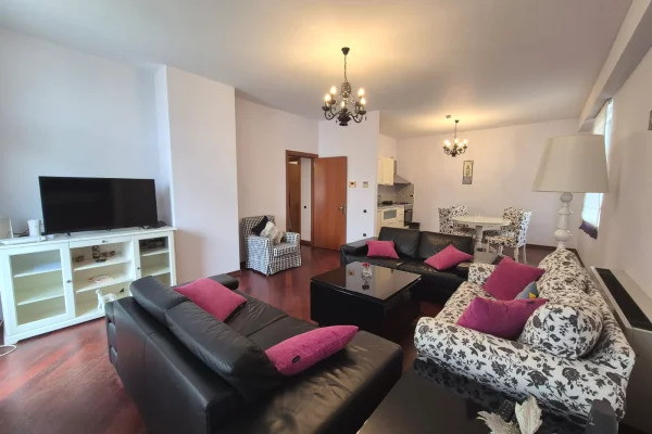 Shtepi me qera Apartament ne Tirane, 2+1, Mobilimi E mobiluar, Pagesa 1,300  Euro.