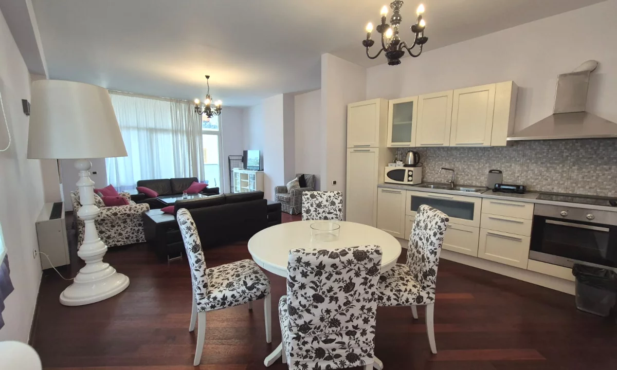 Shtepi me qera Apartament ne Tirane, 2+1, Mobilimi E mobiluar, Pagesa 1,300  Euro.