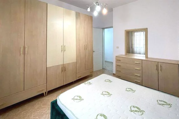 Shtepi me qera Apartament ne Tirane, 2+1, Mobilimi E mobiluar, Pagesa 750  Euro.