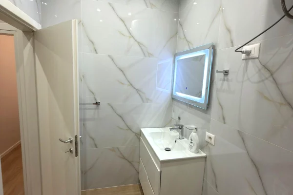 Shtepi me qera Apartament ne Tirane, 1+1, Mobilimi E mobiluar, Pagesa 500  Euro.