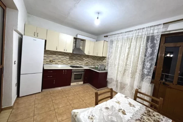 Shtepi me qera Apartament ne Tirane, 2+1, Mobilimi E mobiluar, Pagesa 450  Euro.