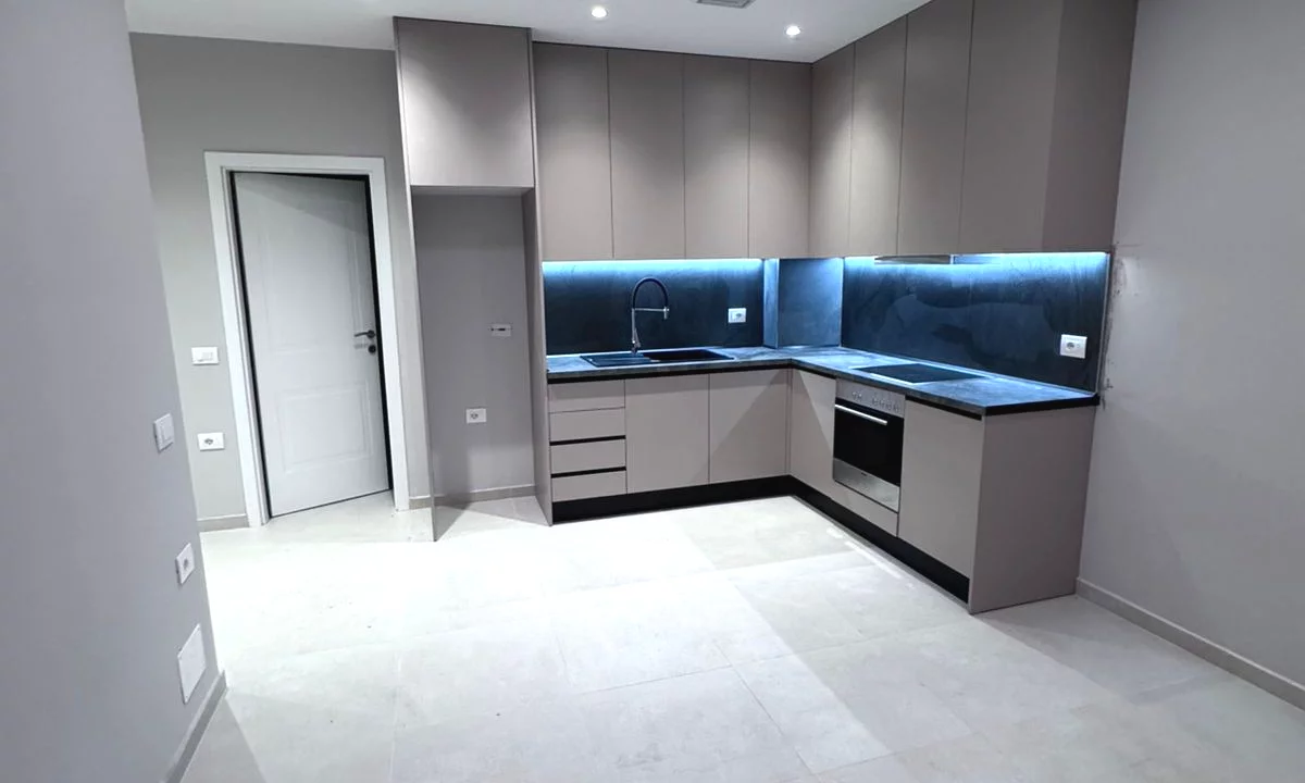 Shtepi me qera Apartament ne Tirane, 1+1, Mobilimi Bosh, pa mobiluar, Pagesa 400  Euro.