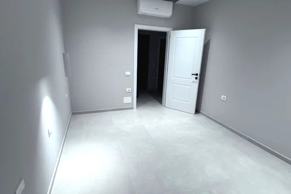 Shtepi me qera Apartament ne Tirane, 1+1, Mobilimi Bosh, pa mobiluar, Pagesa 400  Euro.