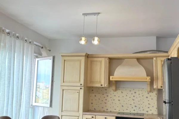 Shtepi me qera Apartament ne Tirane, 2+1, Mobilimi E mobiluar, Pagesa 600  Euro.