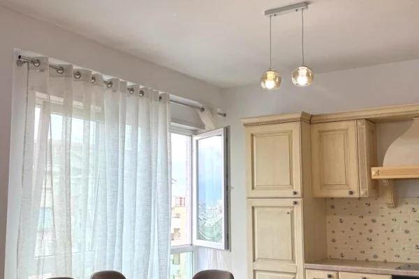 Shtepi me qera Apartament ne Tirane, 2+1, Mobilimi E mobiluar, Pagesa 600  Euro.