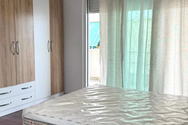 Shtepi me qera Apartament ne Tirane, 2+1, Mobilimi E mobiluar, Pagesa 600  Euro.