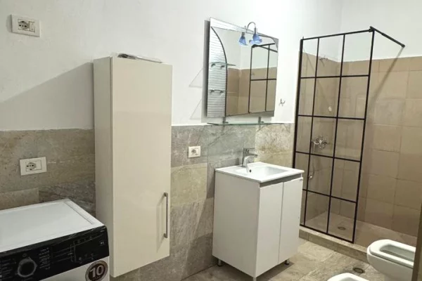 Shtepi me qera Apartament ne Tirane, 2+1, Mobilimi E mobiluar, Pagesa 600  Euro.