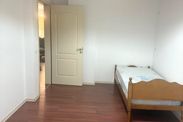 Shtepi me qera Apartament ne Tirane, 2+1, Mobilimi E mobiluar, Pagesa 600  Euro.