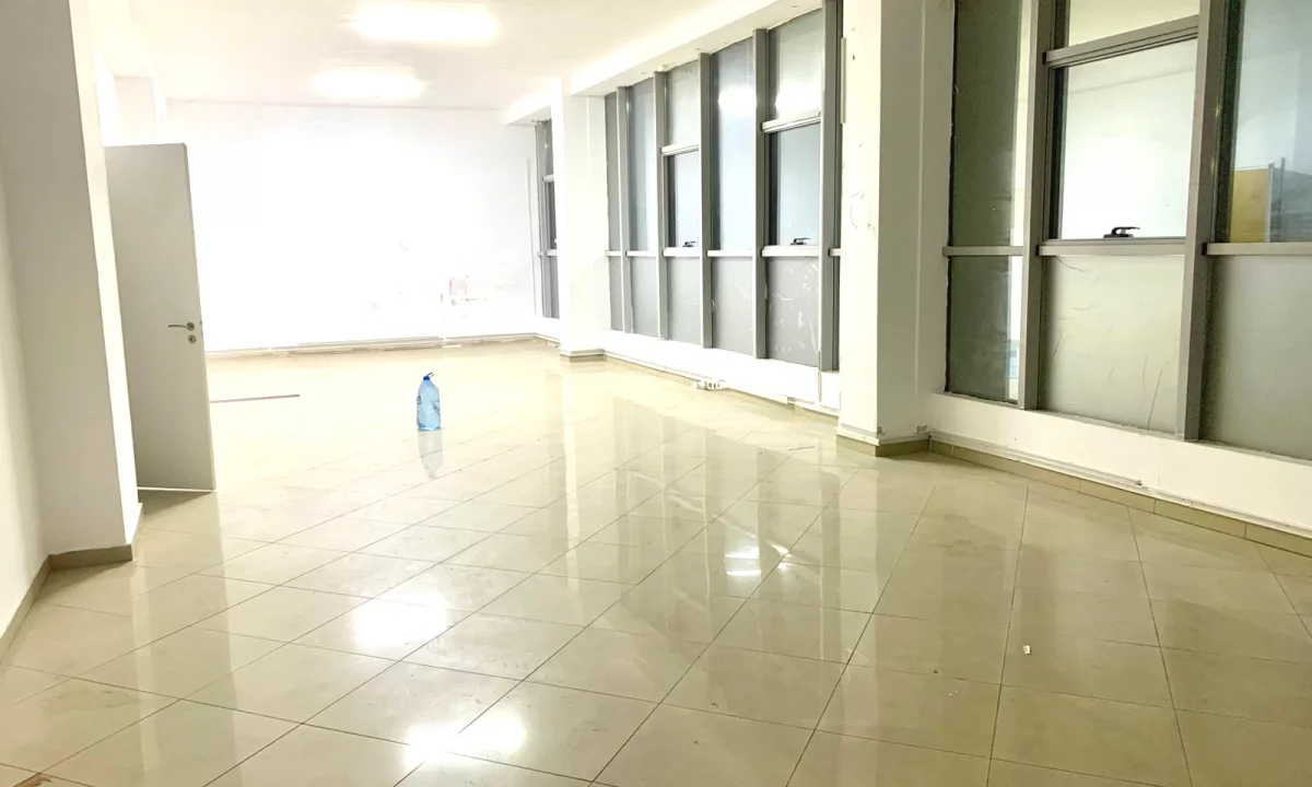  Ambjent me Qira ne Astir – Mundesi Ideale per Biznes!