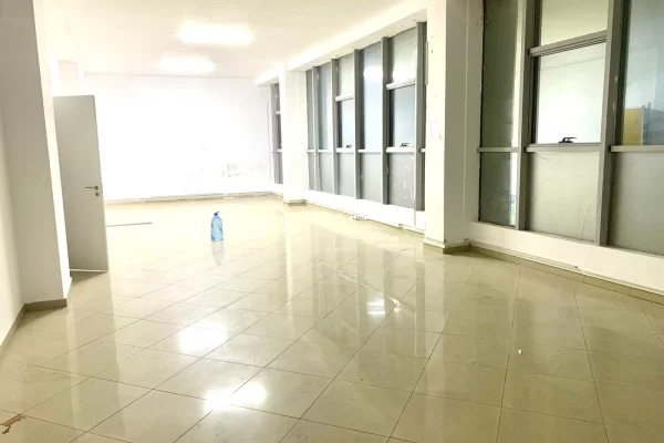  Ambjent me Qira në Astir – Mundësi Ideale për Biznes!