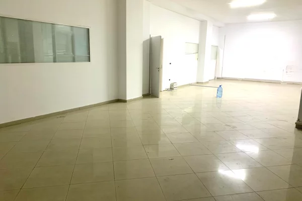  Ambjent me Qira ne Astir – Mundesi Ideale per Biznes!