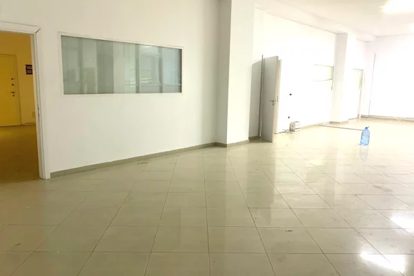  Ambjent me Qira ne Astir – Mundesi Ideale per Biznes!