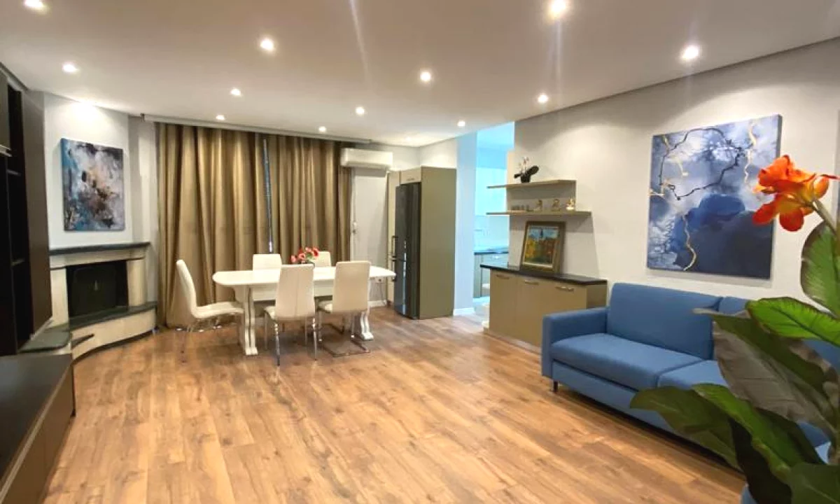 Appartamento in affitto a Tirana 2+1, Arredato