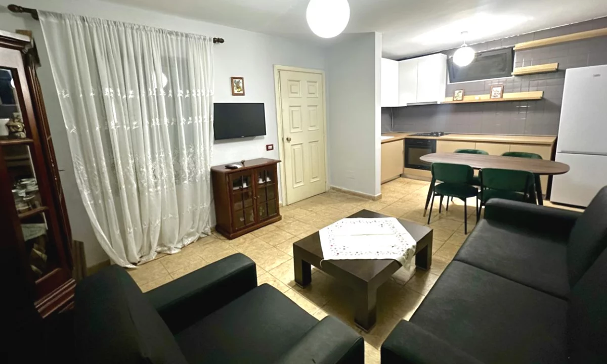 Shtepi me qera Apartament ne Tirane, 2+1, Mobilimi E mobiluar, Pagesa 700  Euro.