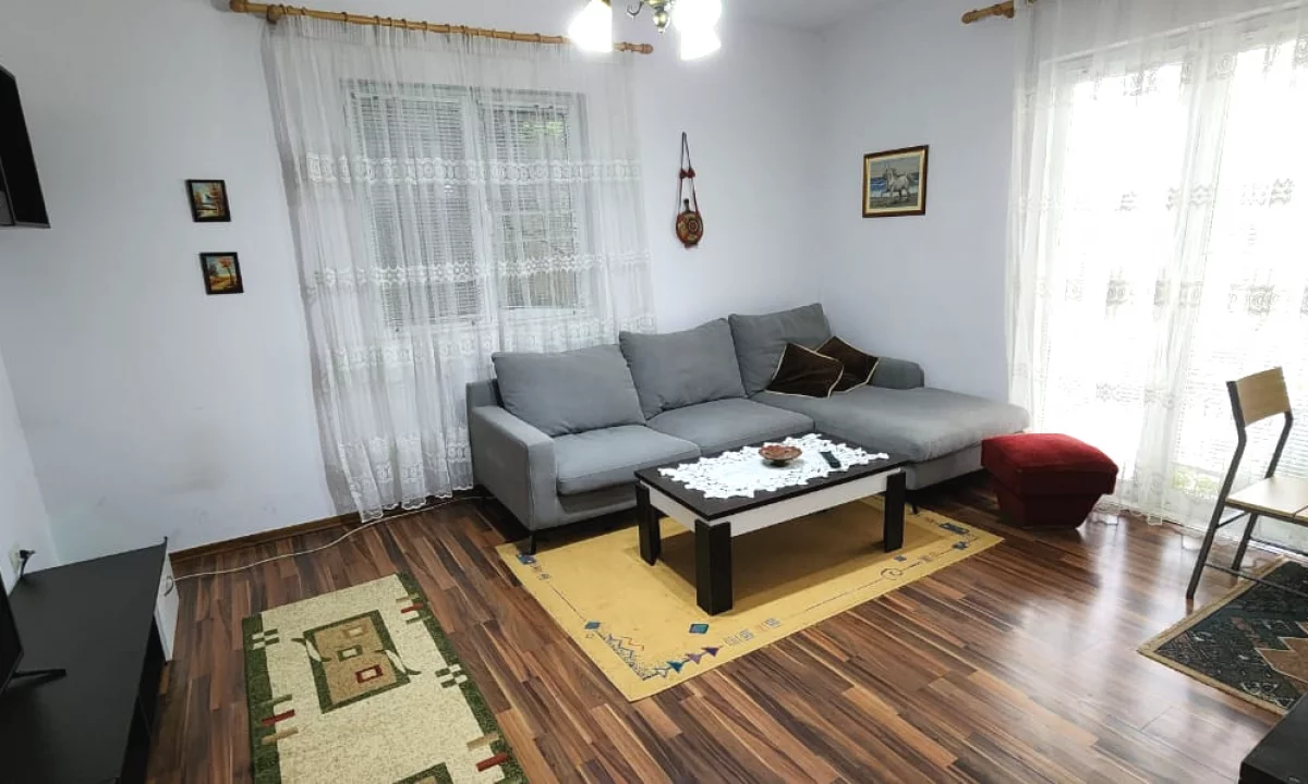 Shtepi me qera Shtepi Private ne Tirane, 1+1, Mobilimi E mobiluar, Pagesa 420  Euro.