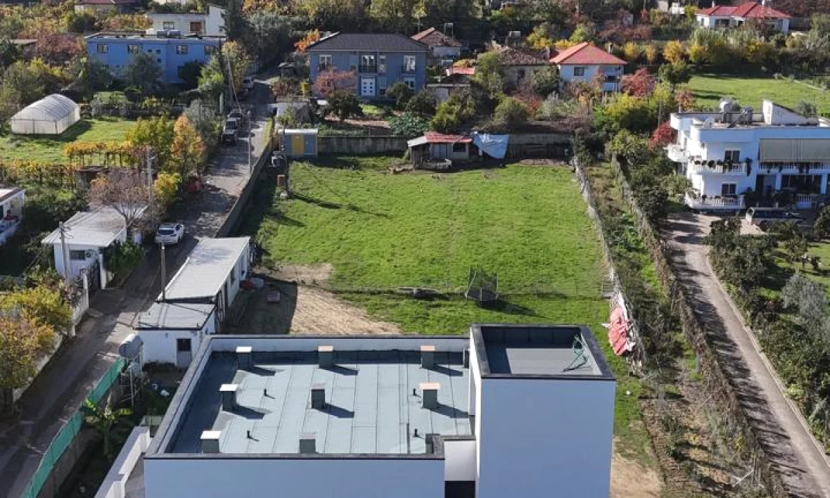 Jepet me qira njesi sherbimi + toke ne Berzhite!! 