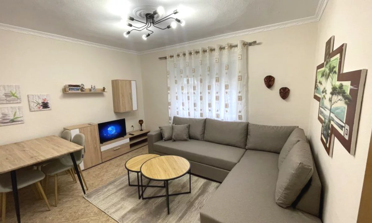 Shtepi me qera Apartament ne Tirane, 1+1, Mobilimi E mobiluar, Pagesa 550  Euro.