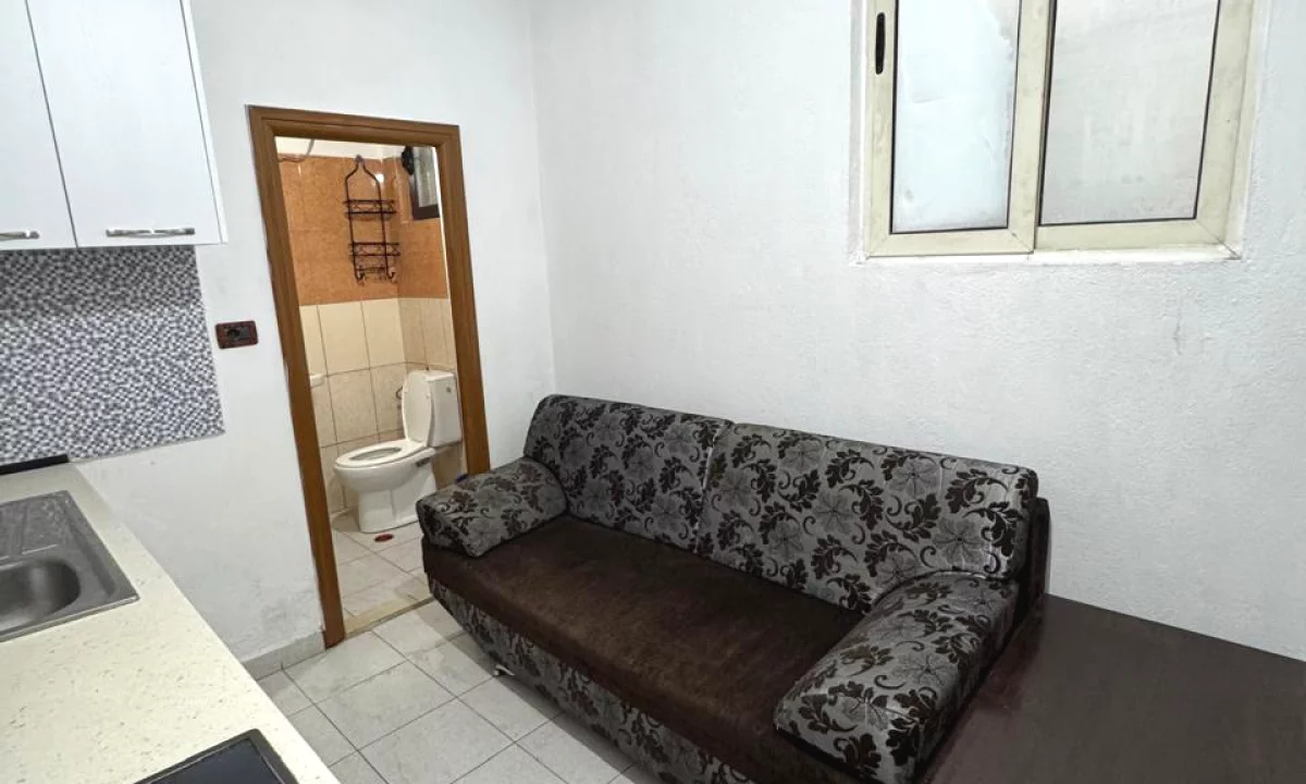 Shtepi me qera Apartament ne Tirane, 1+1, Mobilimi E mobiluar, Pagesa 250  Euro.