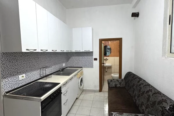 Shtepi me qera Apartament ne Tirane, 1+1, Mobilimi E mobiluar, Pagesa 250  Euro.