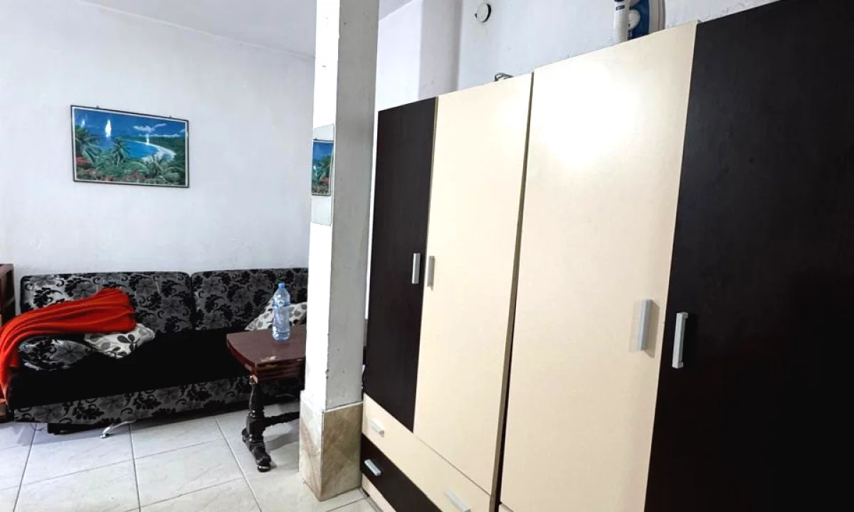 Shtepi me qera Apartament ne Tirane, 1+1, Mobilimi E mobiluar, Pagesa 270  Euro.