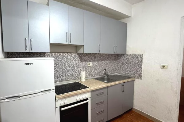 Shtepi me qera Apartament ne Tirane, 1+1, Mobilimi E mobiluar, Pagesa 270  Euro.