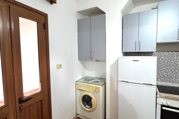Shtepi me qera Apartament ne Tirane, 1+1, Mobilimi E mobiluar, Pagesa 270  Euro.