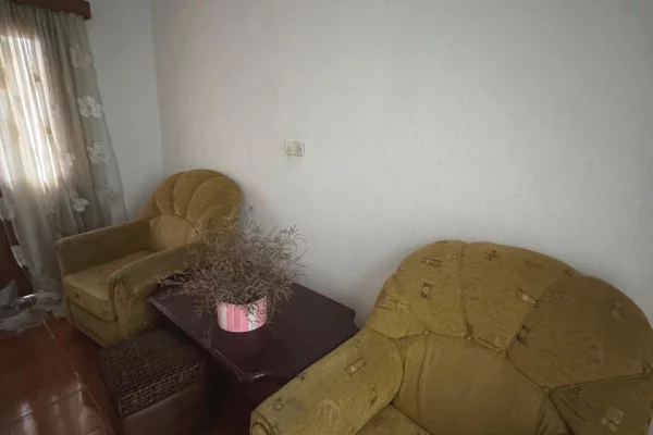 Shtepi me qera Apartament ne Tirane, 1+1, Mobilimi E mobiluar, Pagesa 300  Euro.