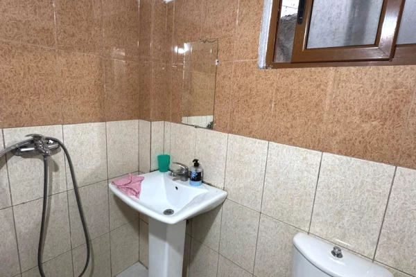 Shtepi me qera Apartament ne Tirane, 1+1, Mobilimi E mobiluar, Pagesa 300  Euro.